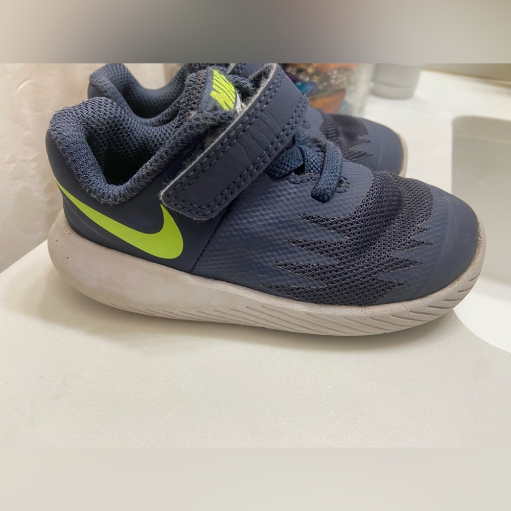 Toddler Nike Velcro shoes